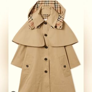 Girls Burberry rain trench coat with detachable hood. Gorgeous!!!